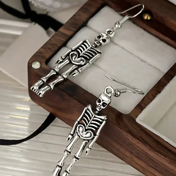 Gothic Skeleton Dangle Earrings Silver - Picture 8 of 11